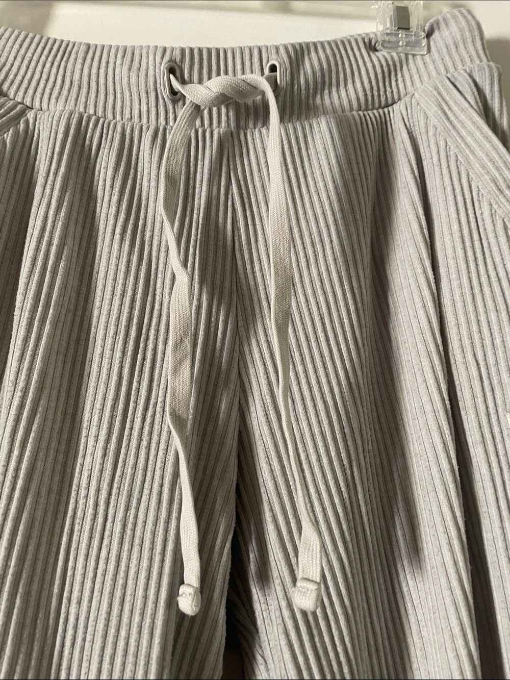 ALO YogaLight Gray Ribbed Jogger M - Picture 3 of 5